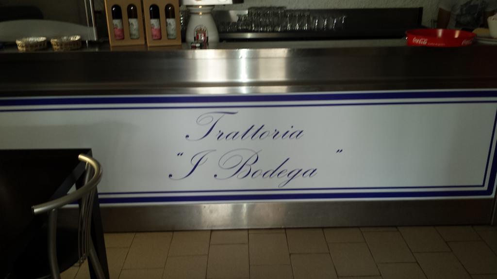 Отель Trattoria I Bodega Аббадия Лариана Экстерьер фото