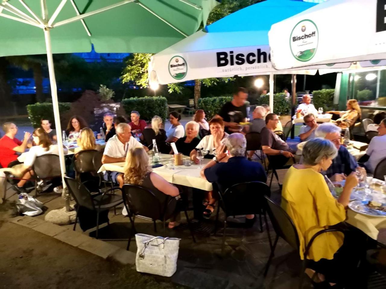 Отель Trattoria I Bodega Аббадия Лариана Экстерьер фото